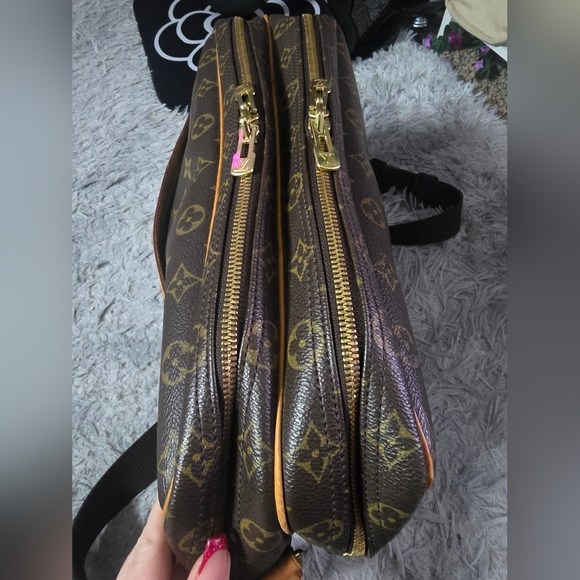 Louis Vuitton Brown Monogram Travel Bag - Picture 12 of 15